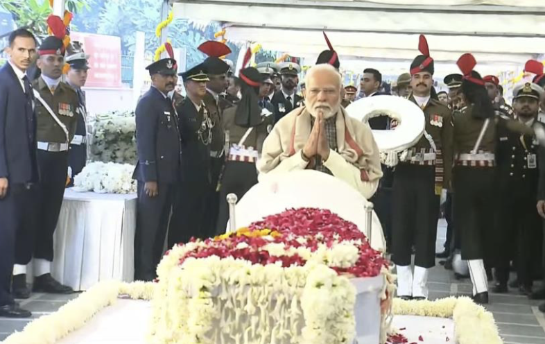 Prime Minister Narendra pays last respects to Dr Manmohan Singh